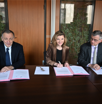 illustration Signature d’une convention de recouvrement entre les Hôpitaux Confluence et la Trésorerie hospitalière départementale du Val-de-Marne